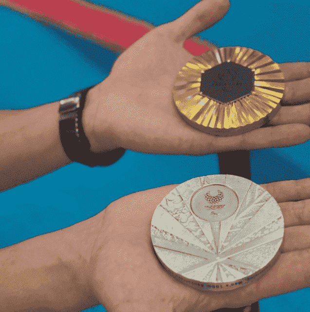 Медали Tokyo 2020 и Paris 2024 учеников SwimHeadCoach